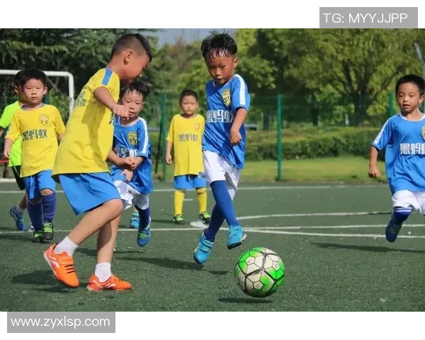 足球明星的孩子们可爱瞬间大揭秘萌态百出引发网友热议