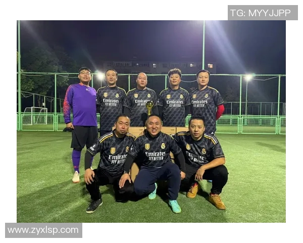 9号足球明星服装图片展示与解析让你领略球场风采与时尚魅力 9号足球明星服装图片展示与解析让你领略球场风采与时尚魅力