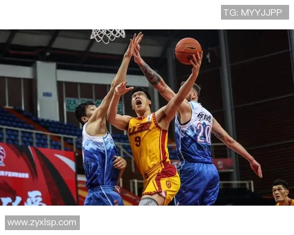 2013年CBA青岛队与北京队激战回顾精彩瞬间与赛场亮点分析